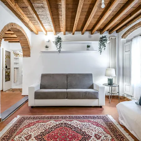 Hoslty-suite L'arancio-enjoy The Historical Center Апартаменты Пиза